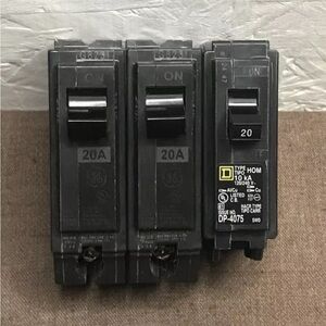 Lot of 3: 20A 120/240V 1-Pole Circuit Breakers (2 are GE, 1 is Square D) Working